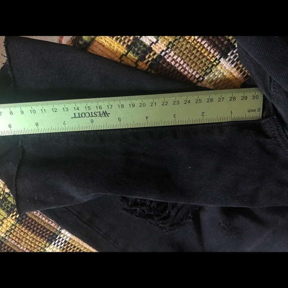 Levi’s 501 High Rise Distressed Jean Shorts - Picture 7 of 7